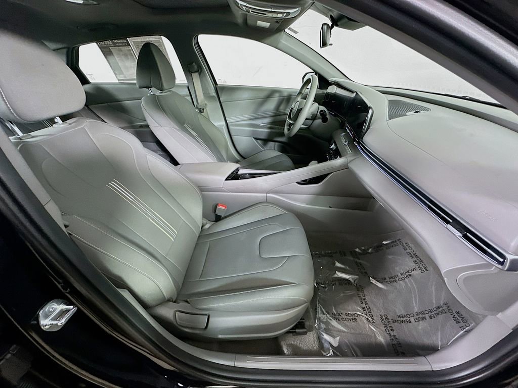 Used 2025 Hyundai Elantra SEL FWD image 12