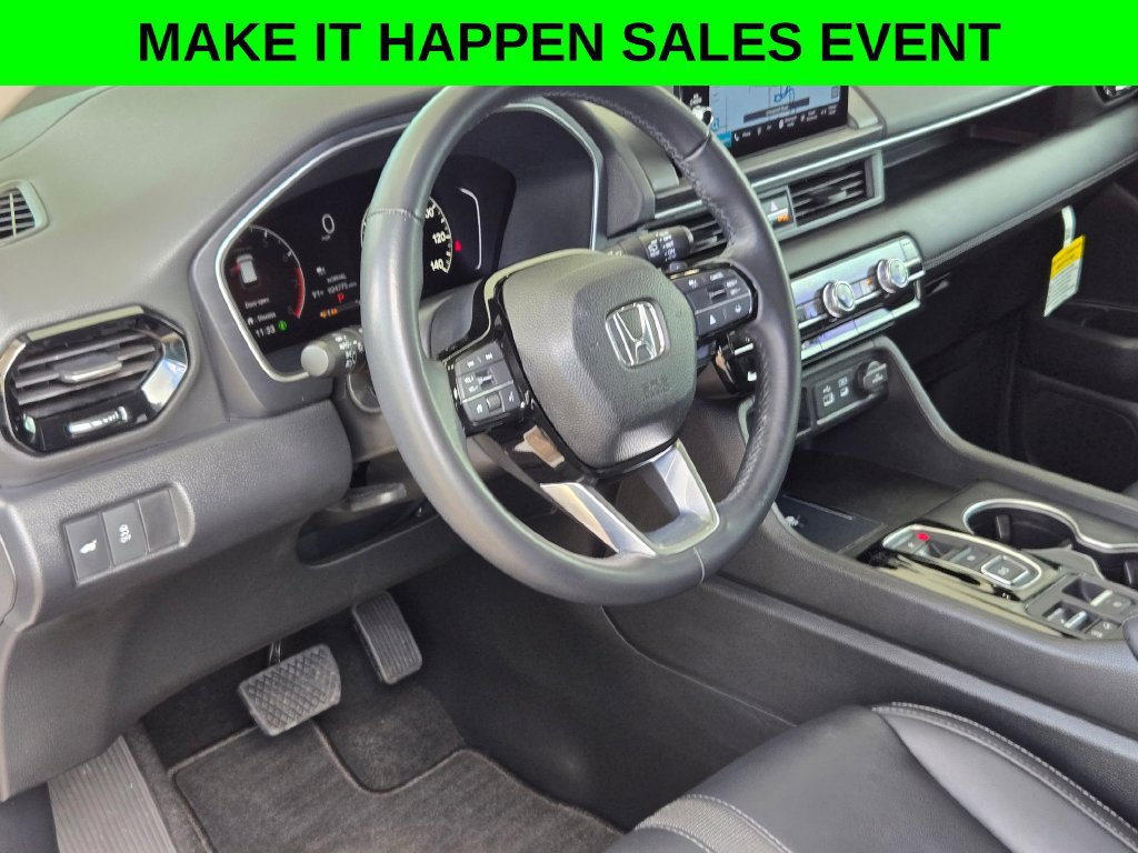 Used 2025 Honda Pilot Touring image 9