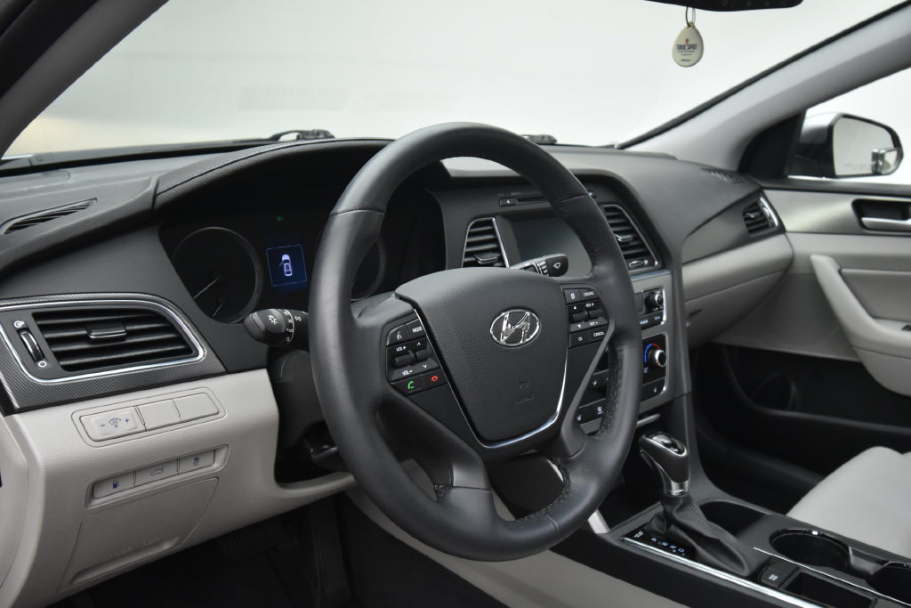 Used 2017 Hyundai Sonata Sport w/ Value Edition Package 02 FWD image 12