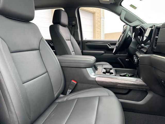Used 2025 Chevrolet Silverado 2500 LTZ w/ LTZ Plus Package image 19