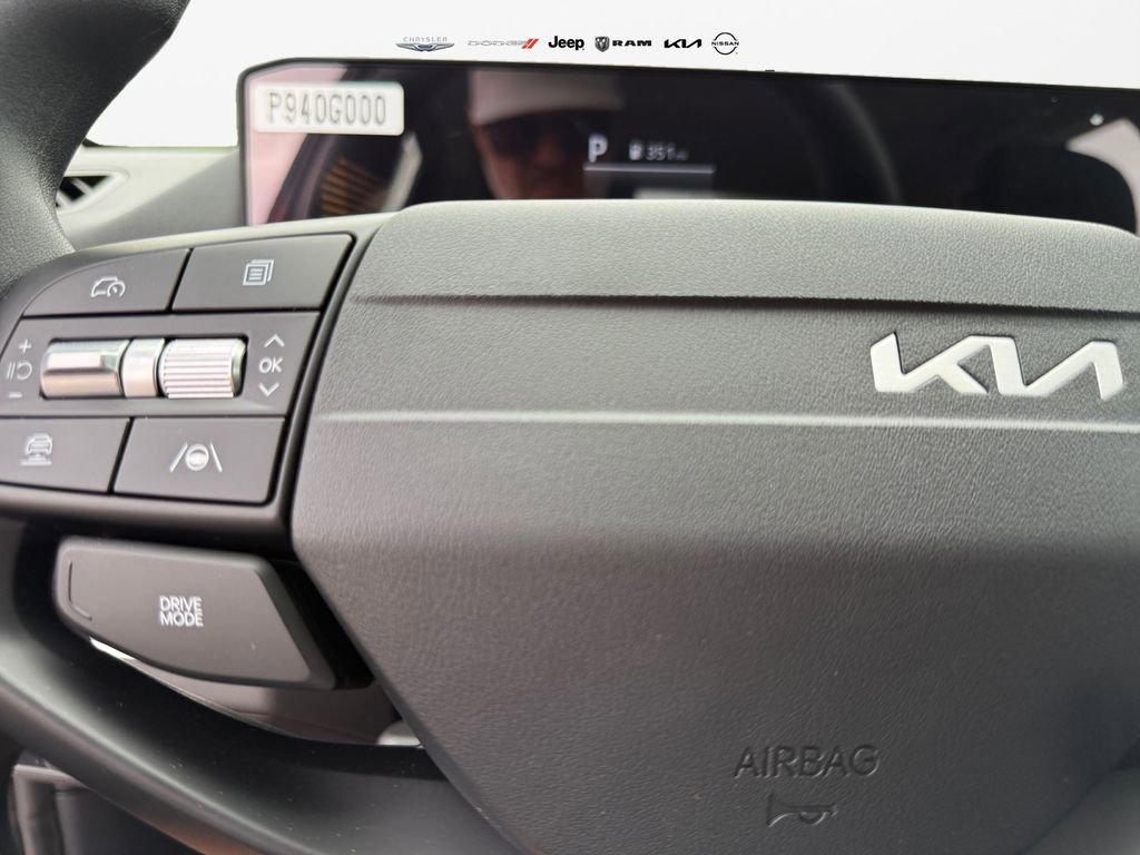 New 2025 Kia K4 FWD image 25