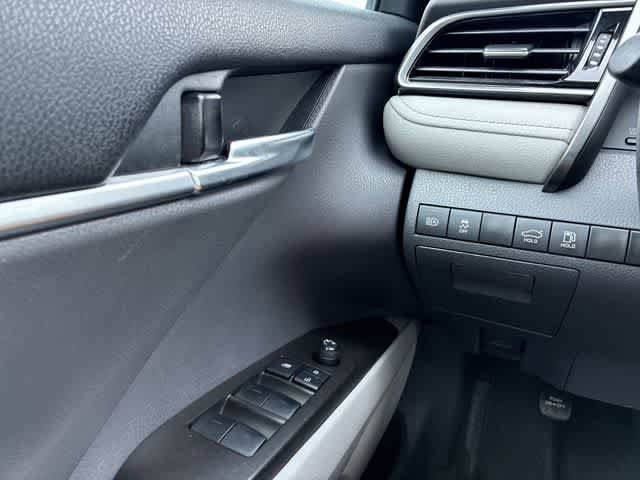 Used 2022 Toyota Camry LE FWD image 38