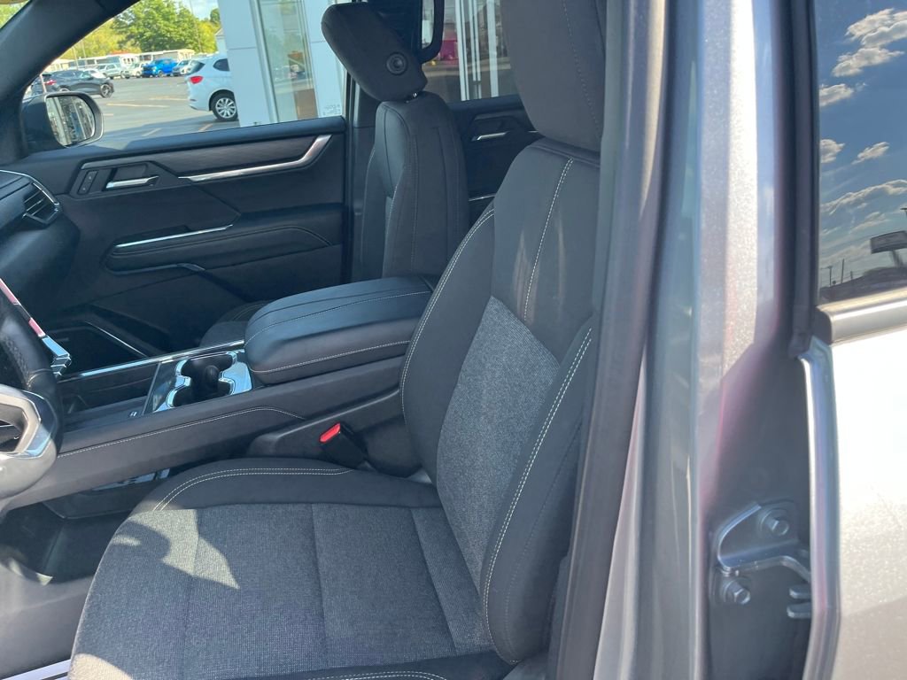 Used 2025 GMC Acadia Elevation image 19