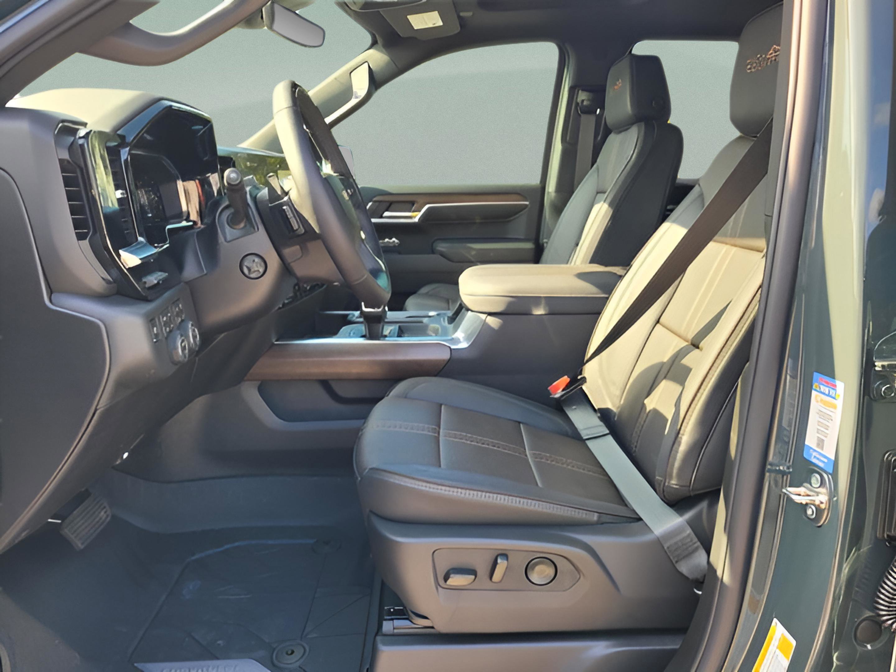 New 2026 Chevrolet Silverado 1500 High Country w/ High Country Premium Package AWD/4WD image 16
