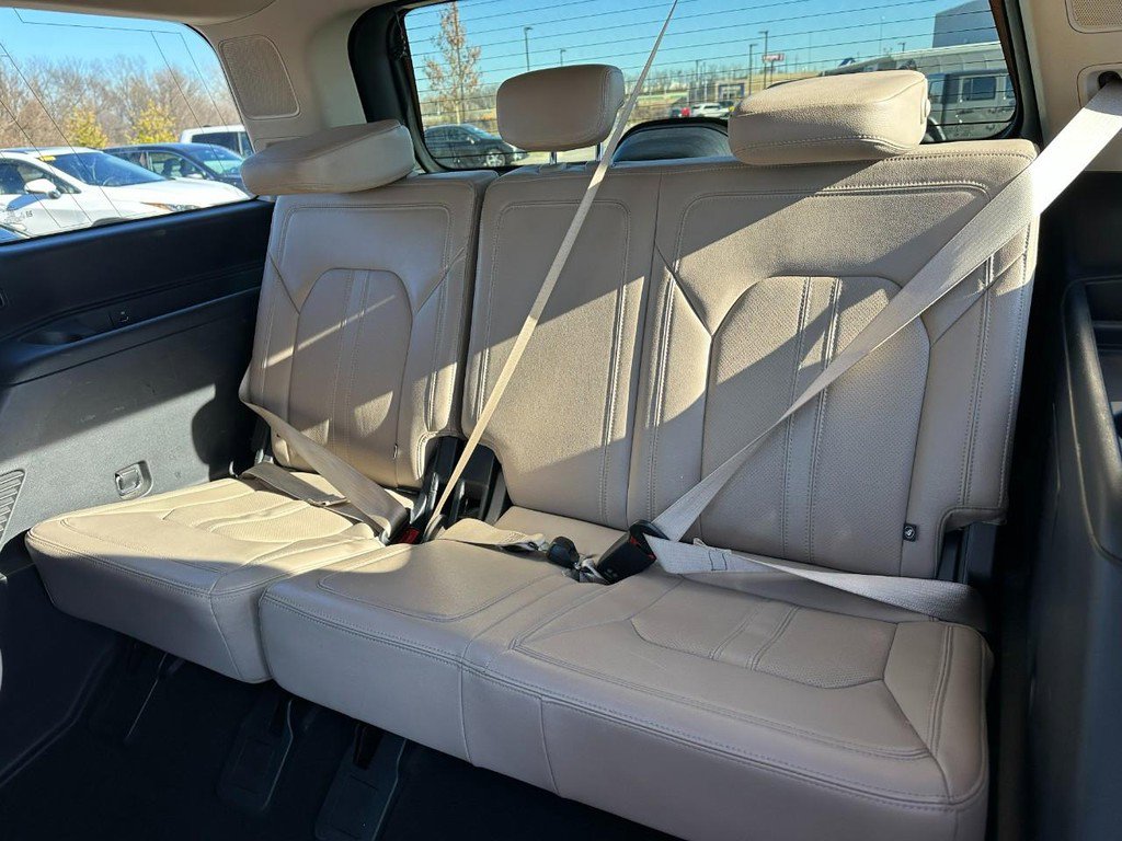 Used 2024 Ford Expedition Limited image 11