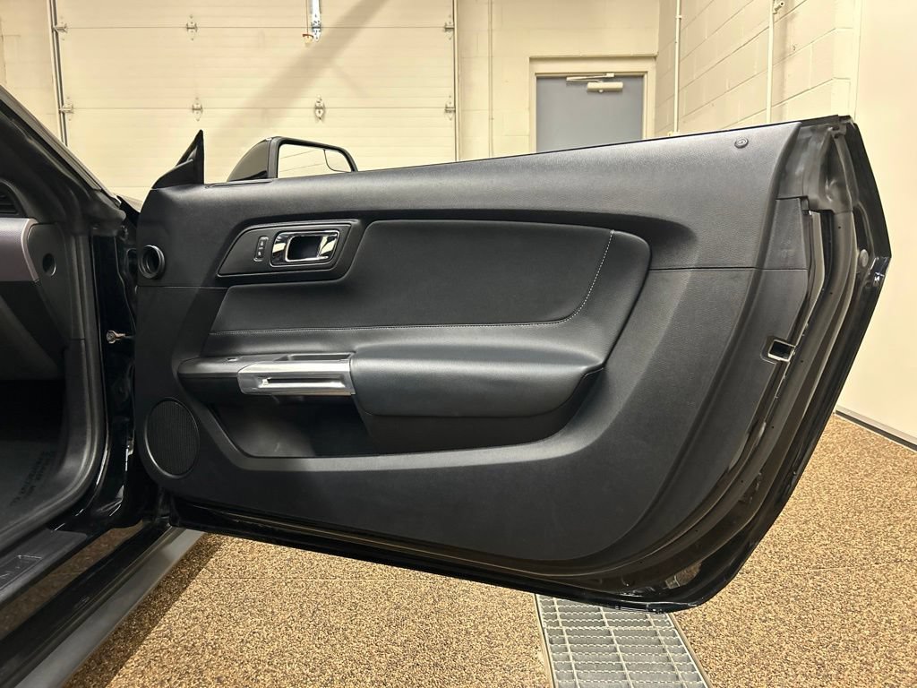 Used 2017 Ford Mustang GT w/ Black Accent Package RWD image 12