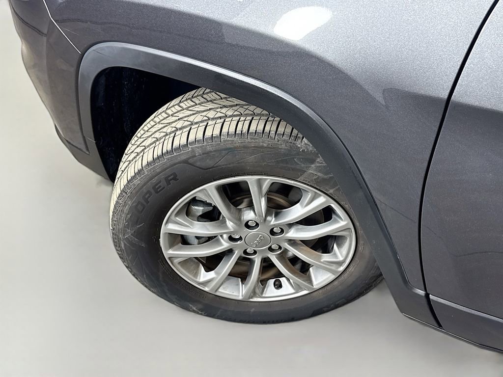 Used 2022 Jeep Cherokee Latitude Lux w/ Sun & Sound Group image 44