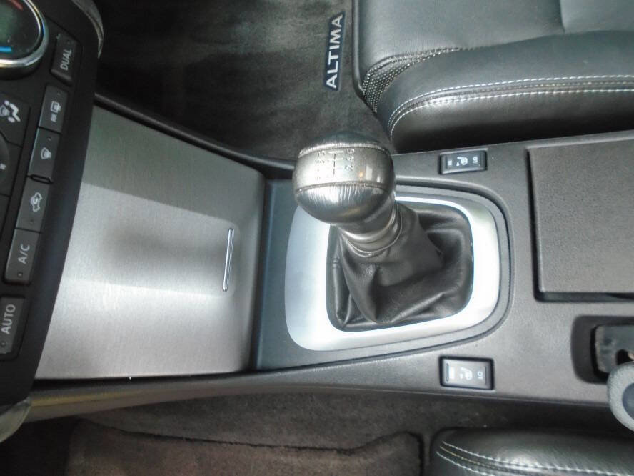 Used 2011 Nissan Altima 3.5 SR FWD image 14