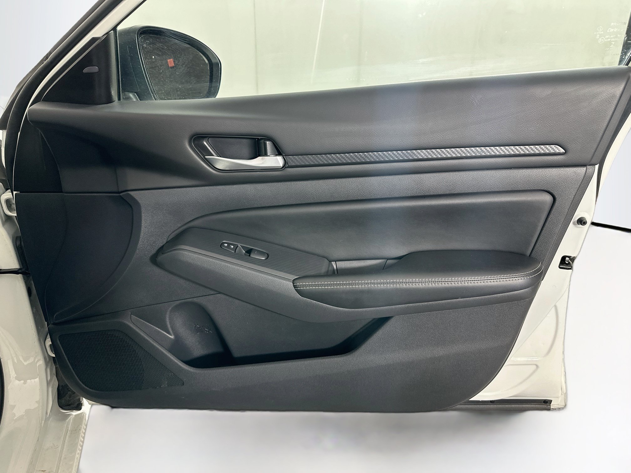 Used 2025 Nissan Altima 2.5 SV FWD image 30