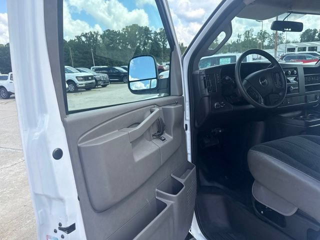 Used 2025 GMC Savana 2500 w/ Driver Convenience Package RWD image 17