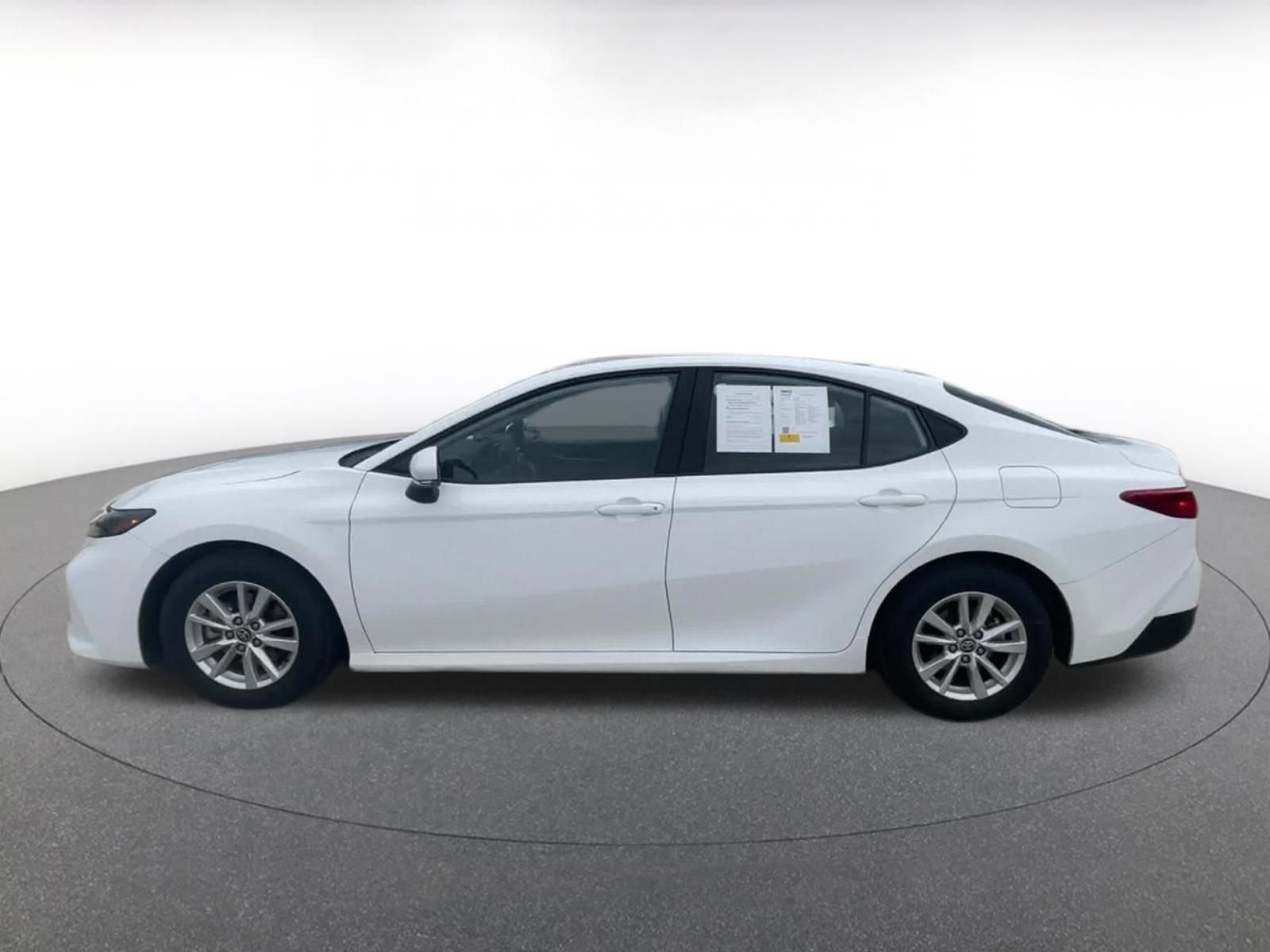 Used 2025 Toyota Camry LE image 9