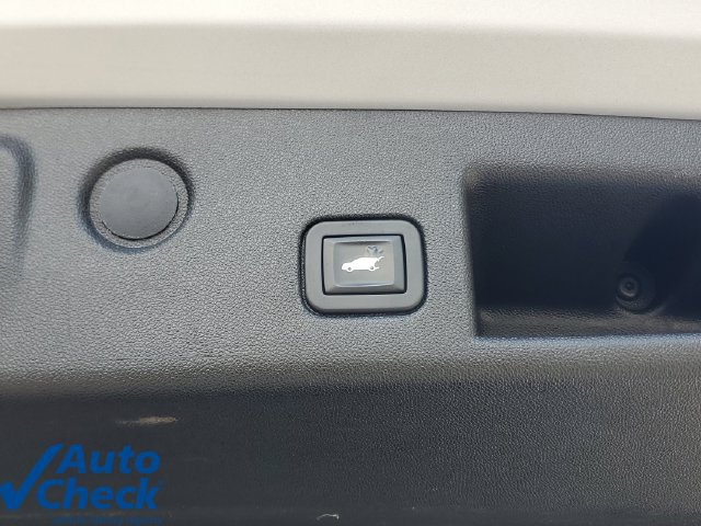 Certified 2018 Chevrolet Equinox LT FWD image 11