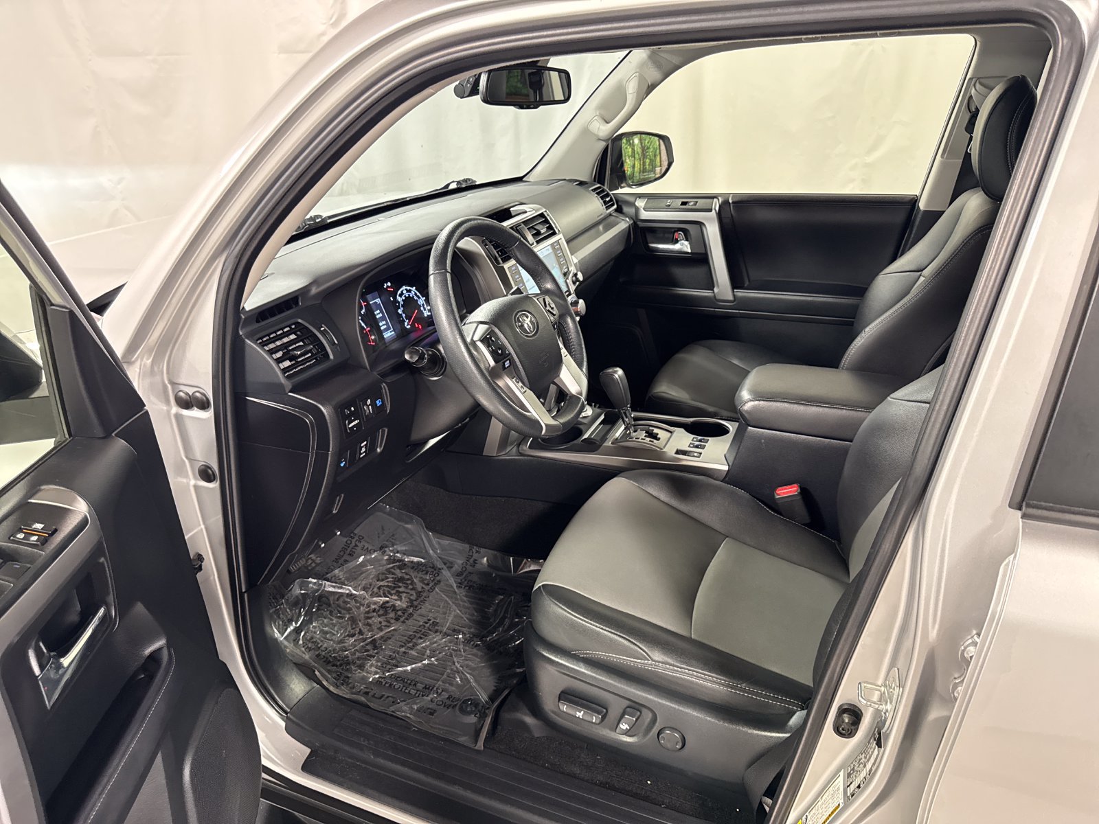 Used 2021 Toyota 4Runner SR5 Premium w/ Moonroof Package AWD/4WD image 3