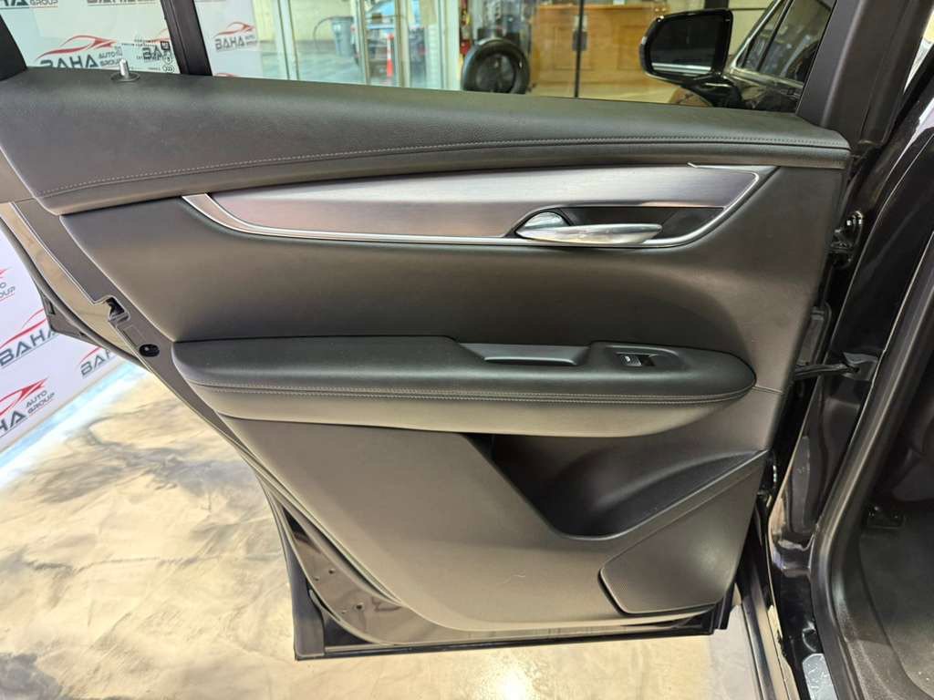 Used 2021 Cadillac XT6 Luxury image 36