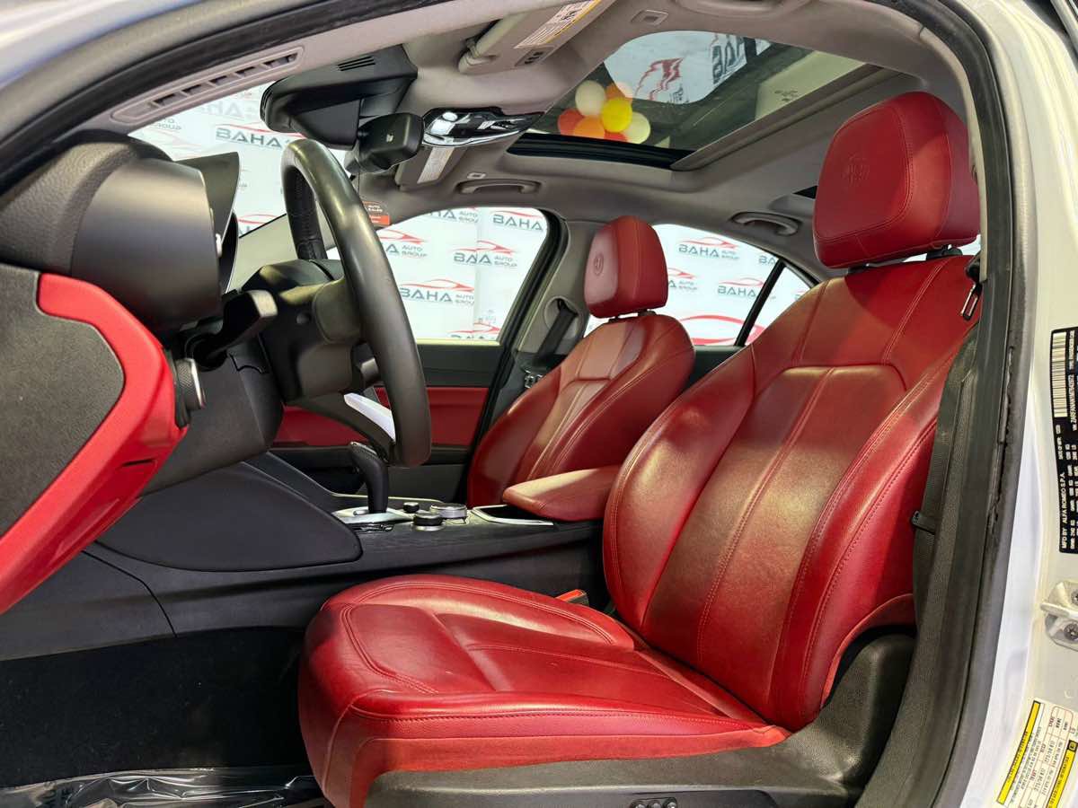Used 2021 Alfa Romeo Giulia Sprint w/ Sun & Sound Package image 15