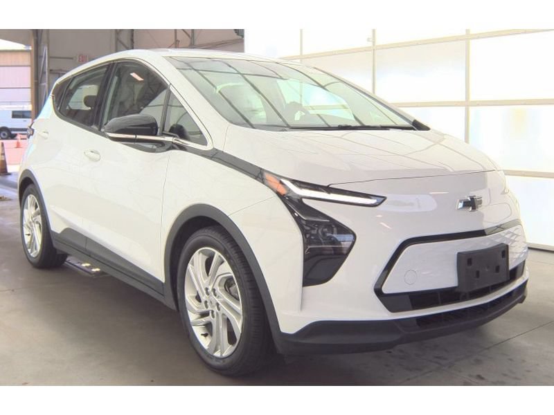 Used 2023 Chevrolet Bolt LT FWD image 2