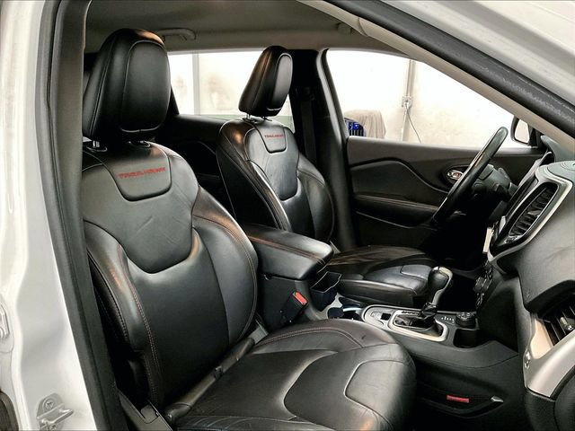 Used 2015 Jeep Cherokee Trailhawk w/ Leather Interior Group AWD/4WD image 8