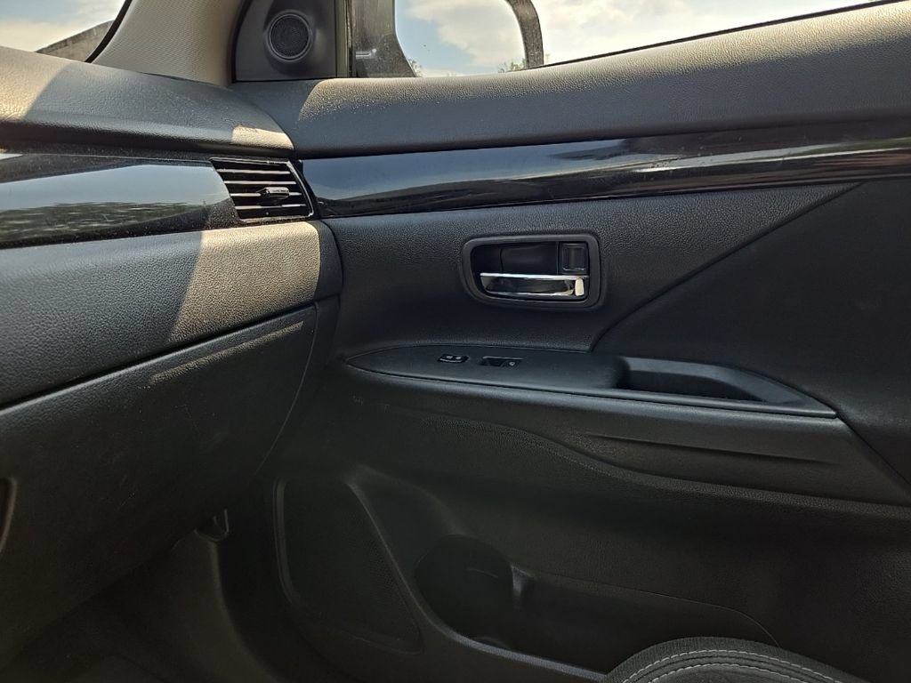 Used 2019 Mitsubishi Outlander ES FWD image 21
