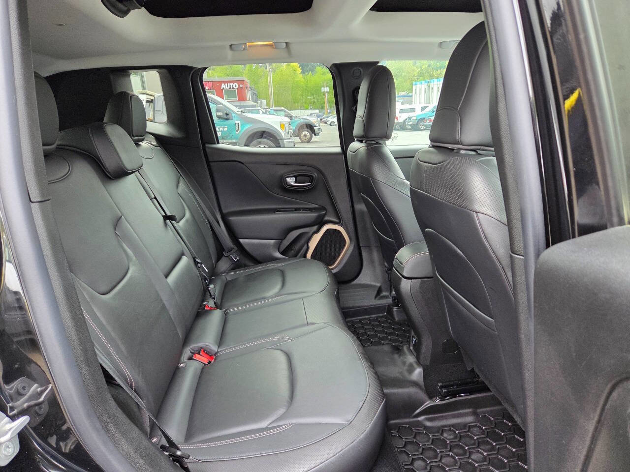 Used 2016 Jeep Renegade Limited FWD image 20