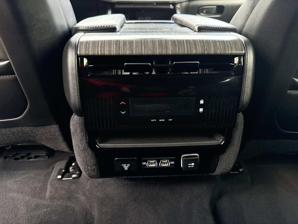 Used 2024 Jeep Wagoneer L Series II image 22