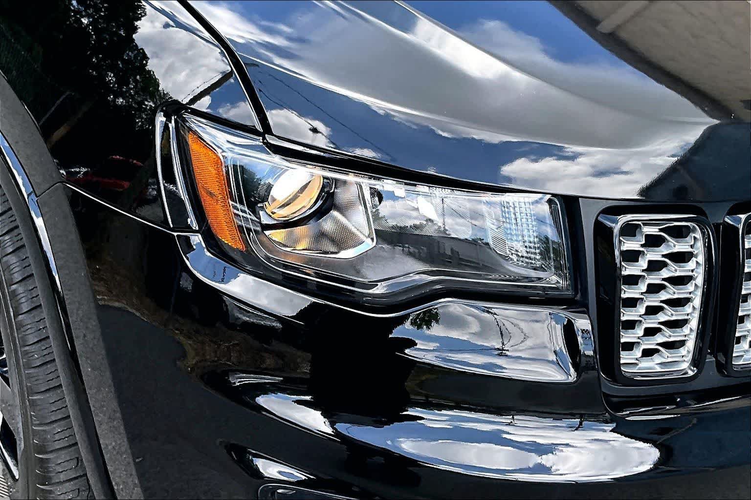 Used 2018 Jeep Grand Cherokee Altitude RWD image 28