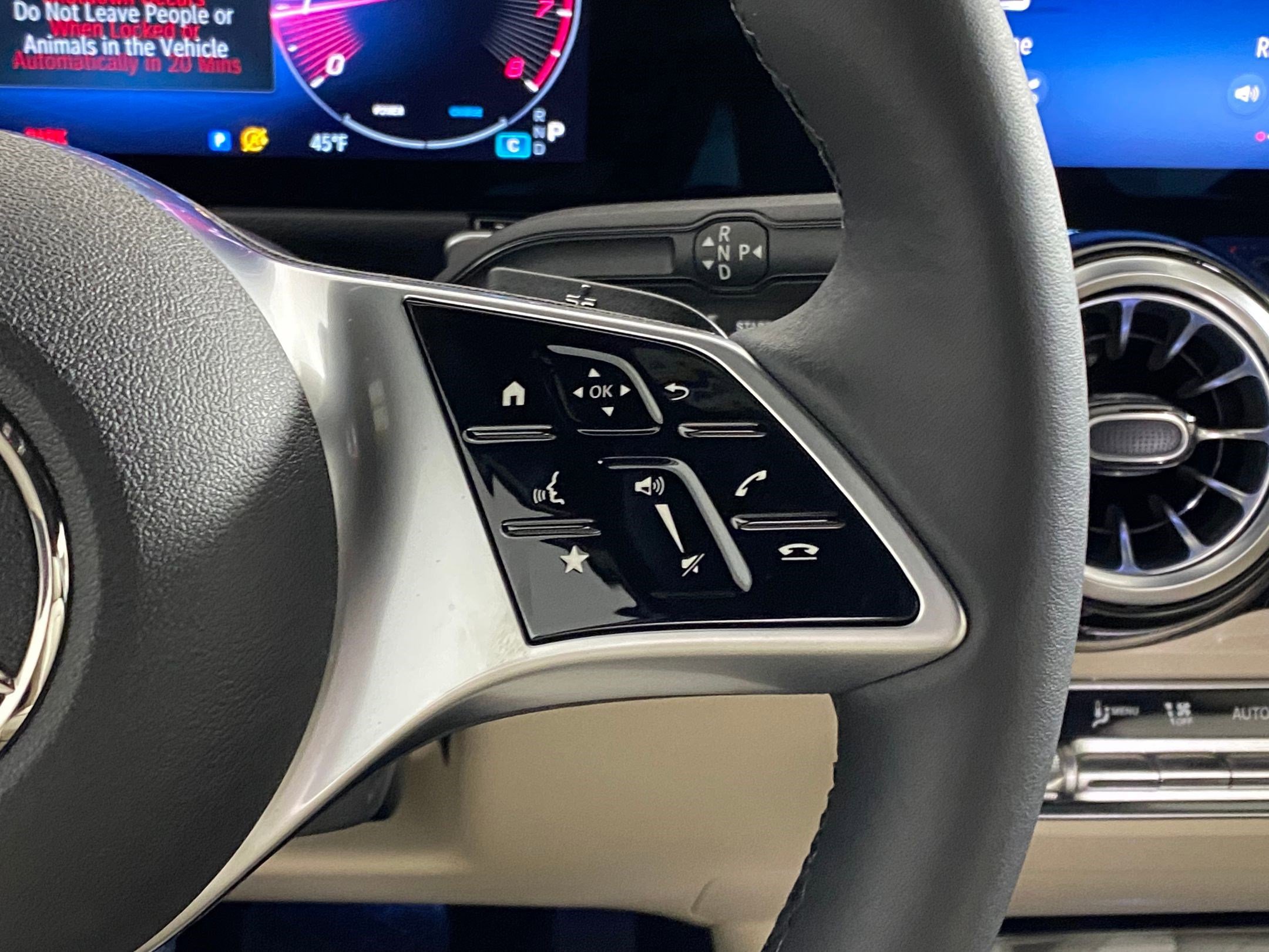 New 2025 Mercedes-Benz GLB 250 4MATIC image 30