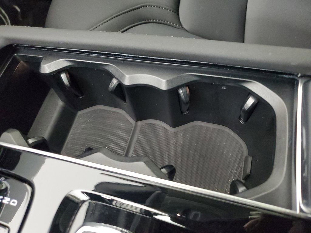 Certified 2025 Volvo XC90 B6 Core w/ Climate Package image 34