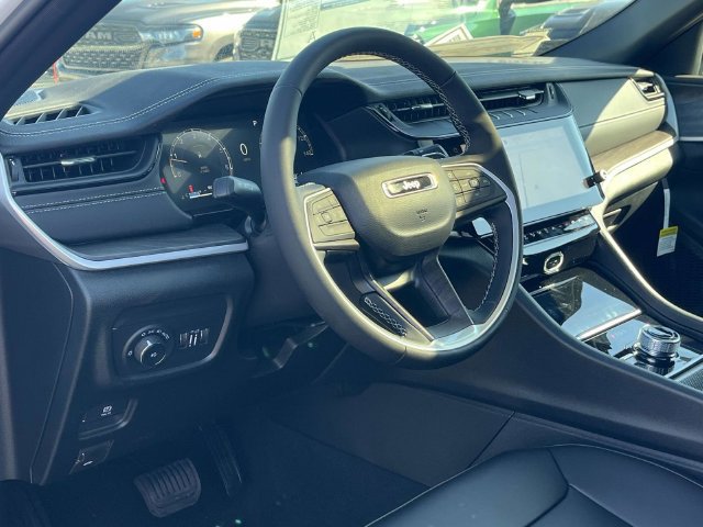 New 2027 Jeep Grand Cherokee L Limited AWD/4WD image 9