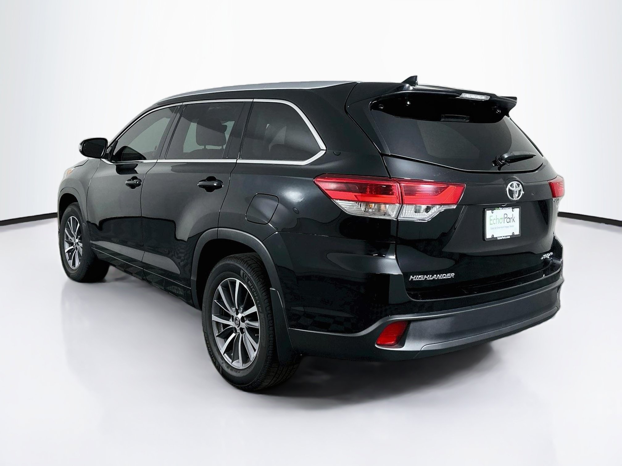Used 2018 Toyota Highlander XLE AWD/4WD image 5