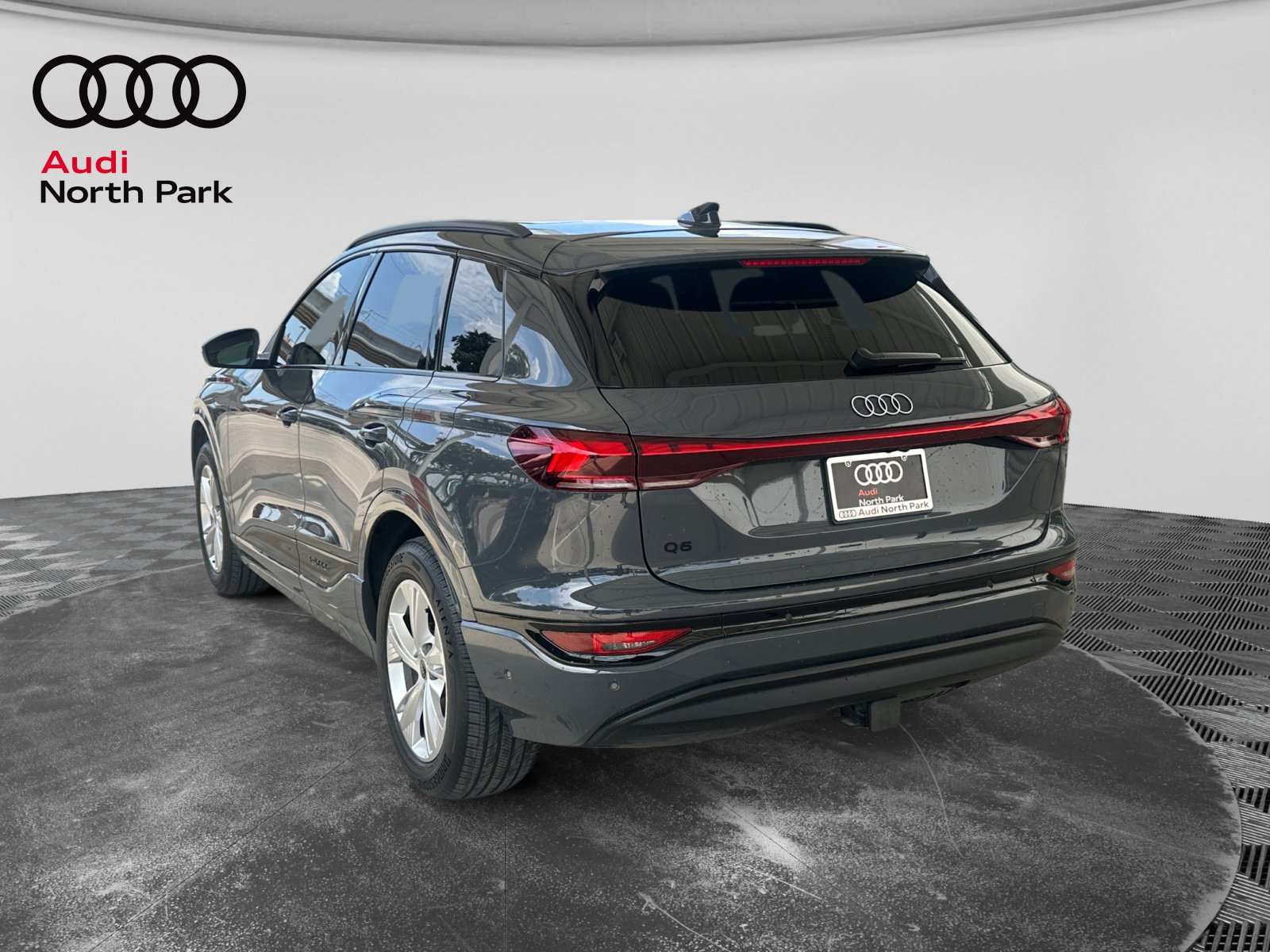 Used 2025 Audi Q6 e-tron Premium Plus w/ Premium Plus RWD image 3
