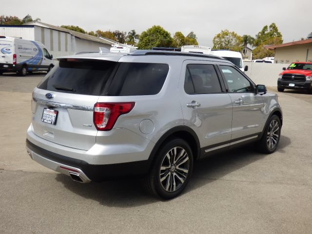 Used 2017 Ford Explorer Platinum AWD/4WD image 3