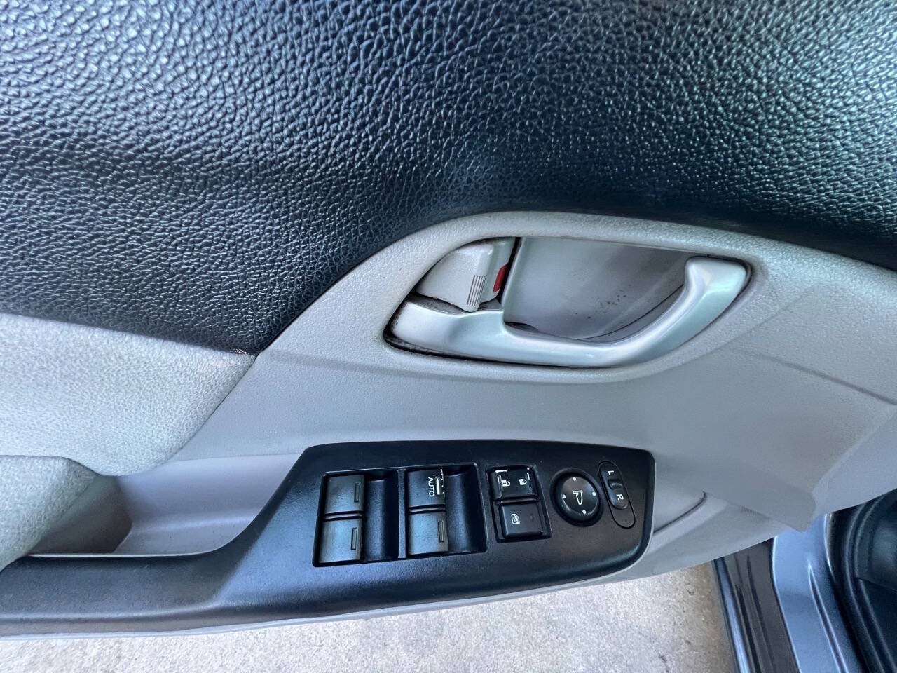 Used 2013 Honda Civic LX image 12