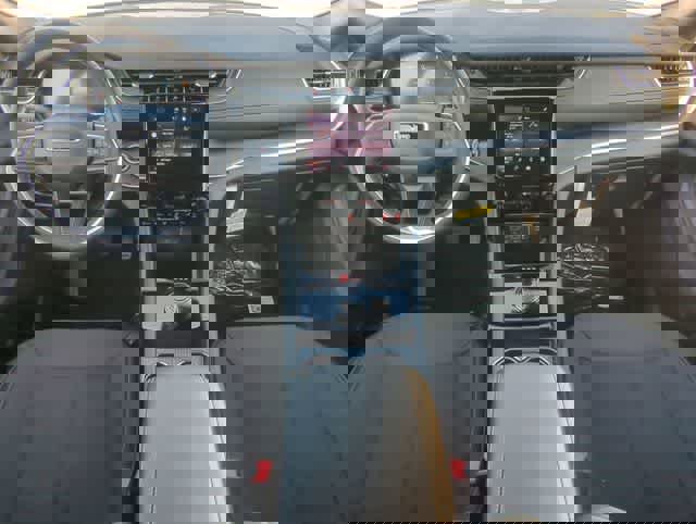 Used 2025 Jeep Grand Cherokee Laredo image 15