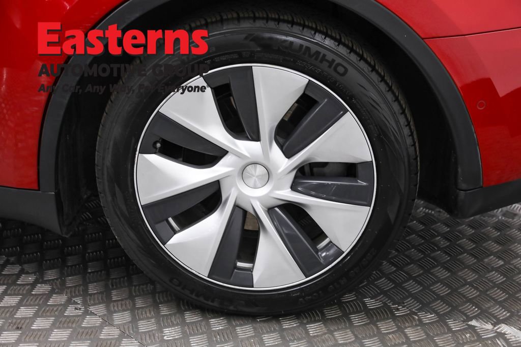 Used 2021 Tesla Model Y Standard Range image 30