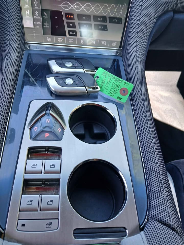 Used 2012 Fisker Karma EcoChic image 13