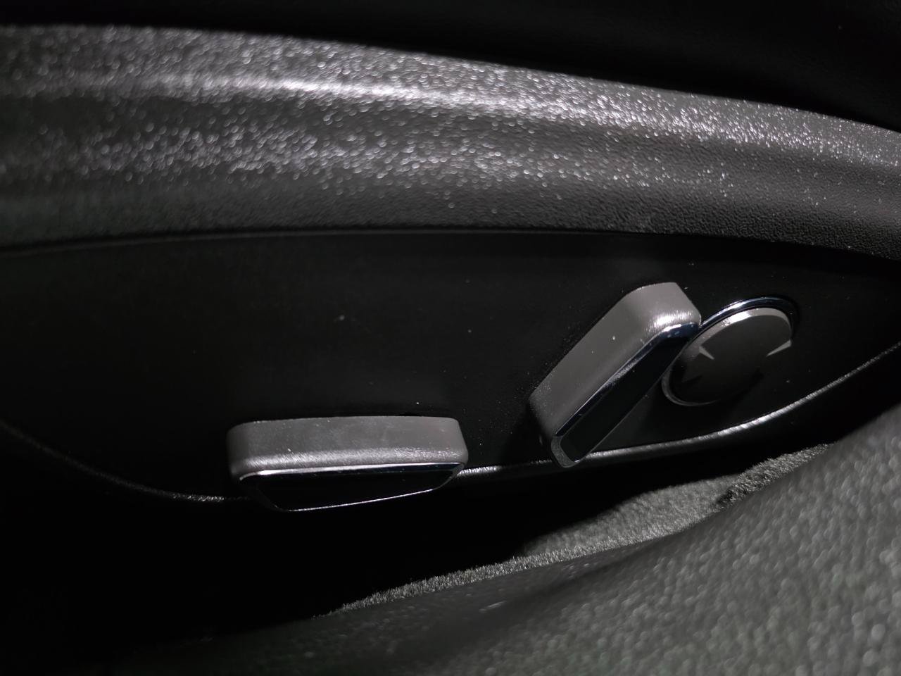 Used 2013 Lincoln MKZ FWD image 17