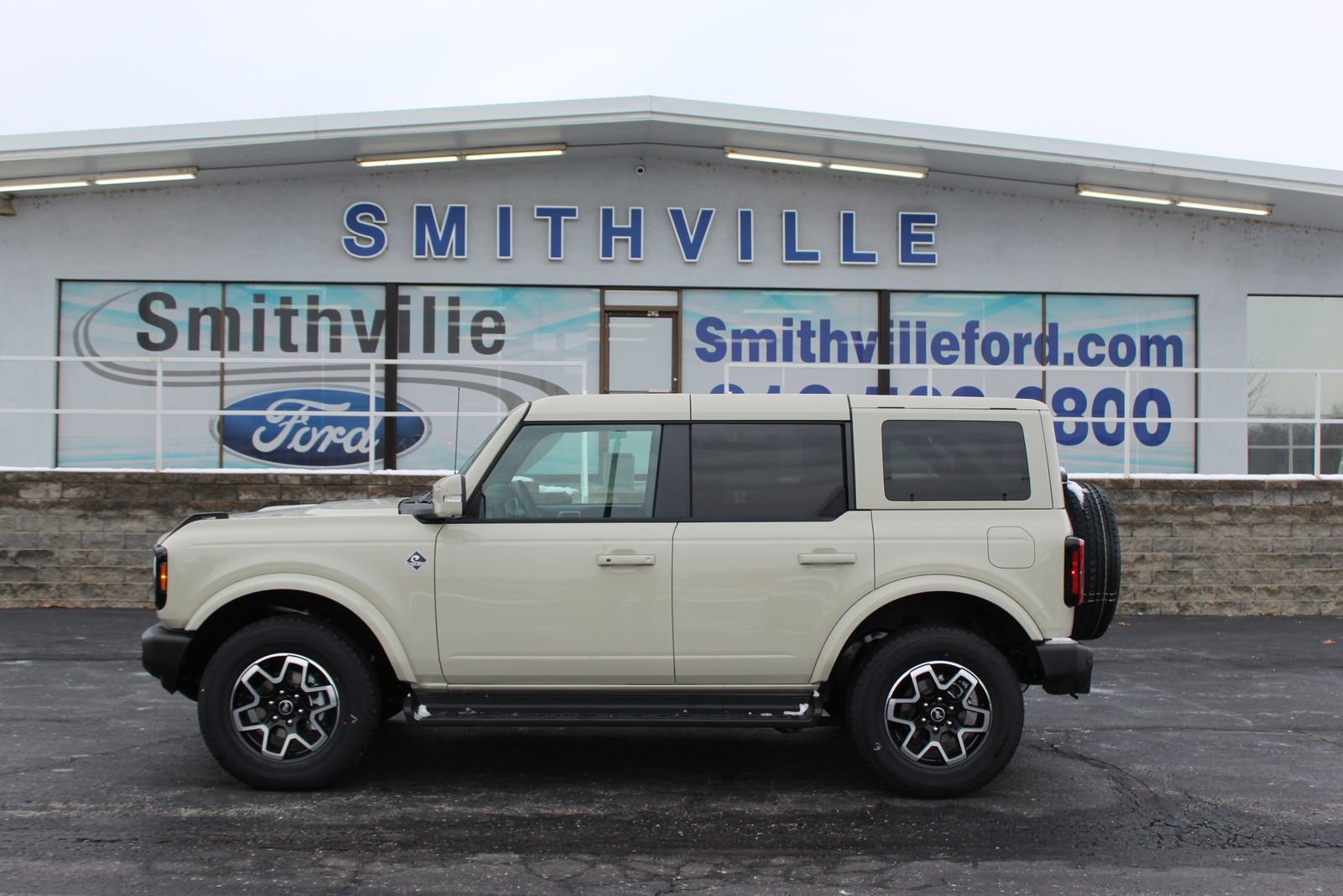 New 2025 Ford Bronco Outer Banks image 2