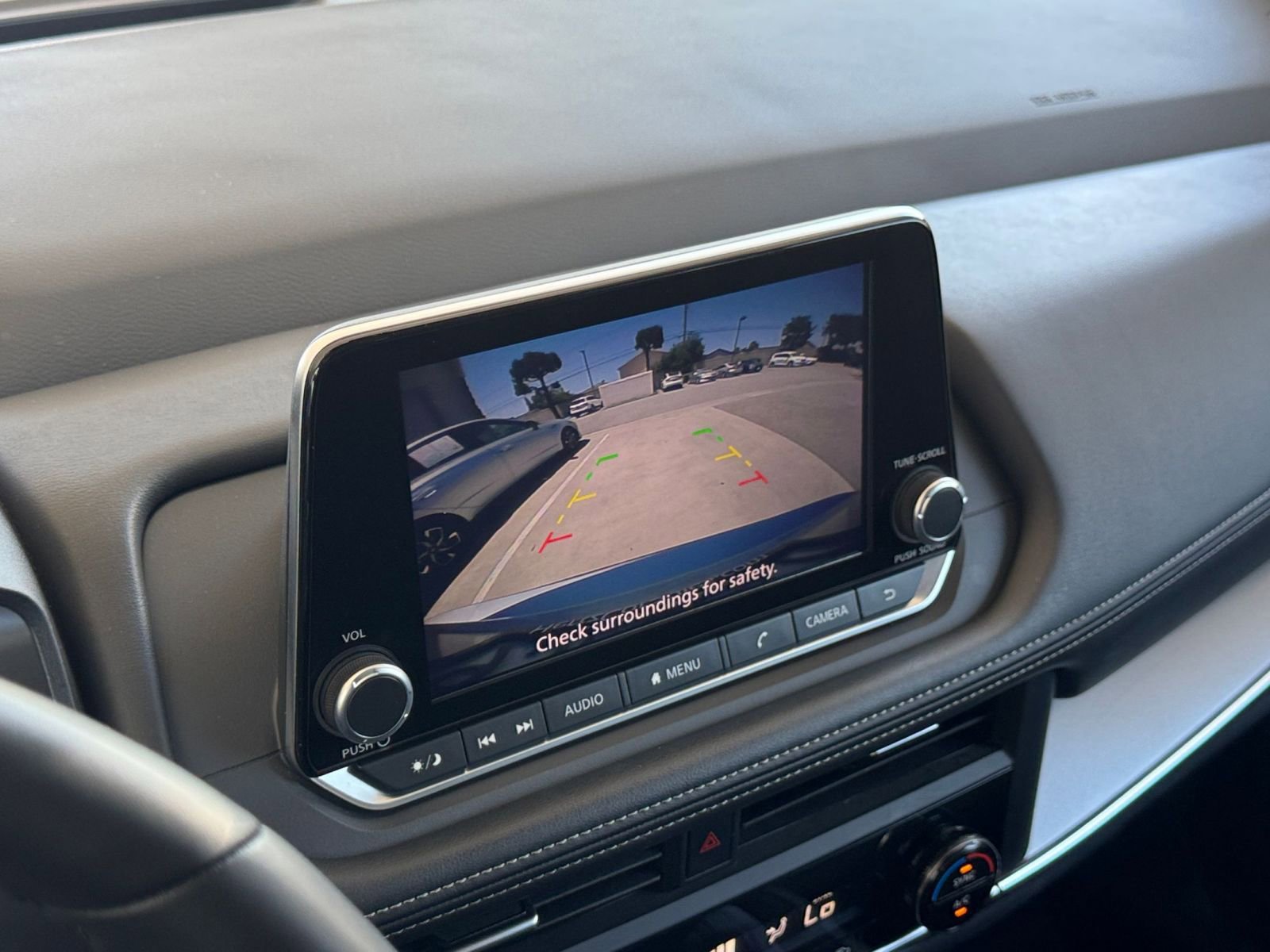 Used 2025 Nissan Rogue SV FWD image 25