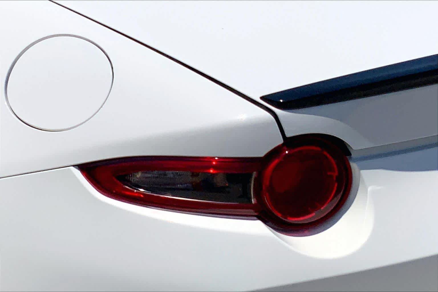 Used 2021 MAZDA MX-5 Miata Club RWD image 23
