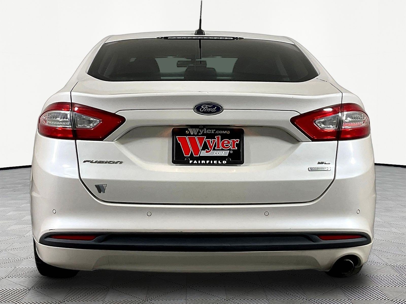 Used 2016 Ford Fusion SE w/ Equipment Group 202A FWD image 5