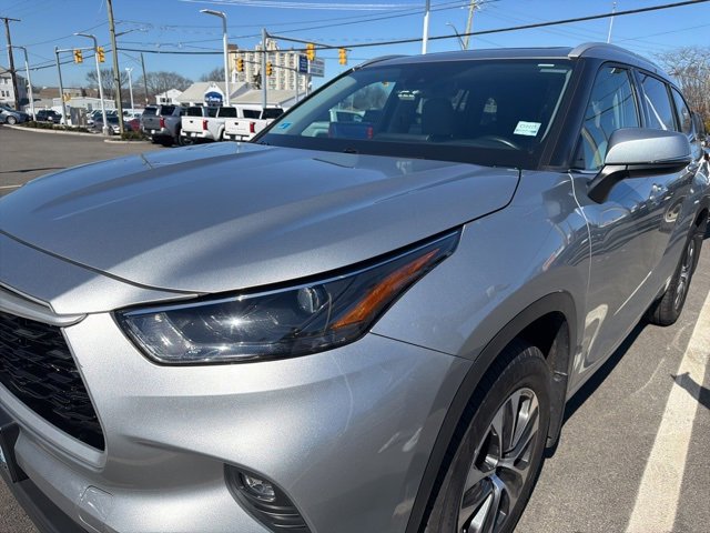 Used 2022 Toyota Highlander XLE image 1