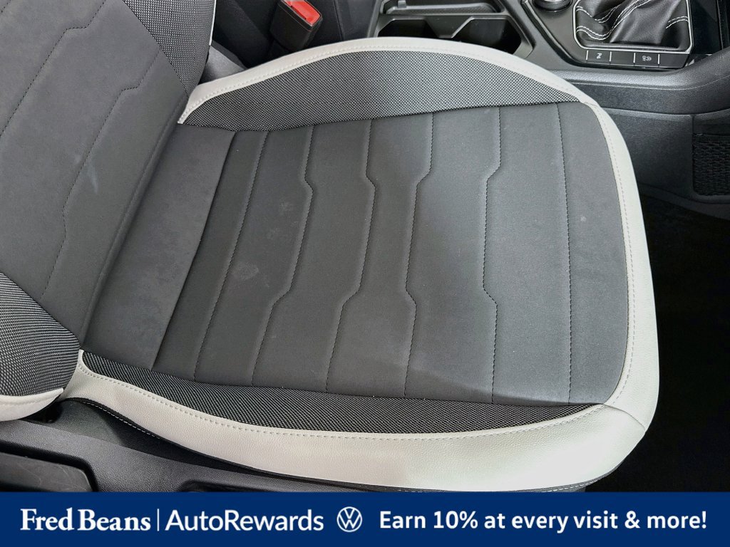 Certified 2025 Volkswagen Taos SE AWD/4WD image 36