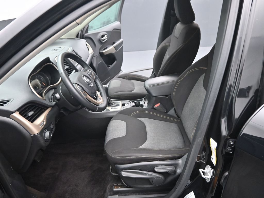 Used 2017 Jeep Cherokee Altitude image 10