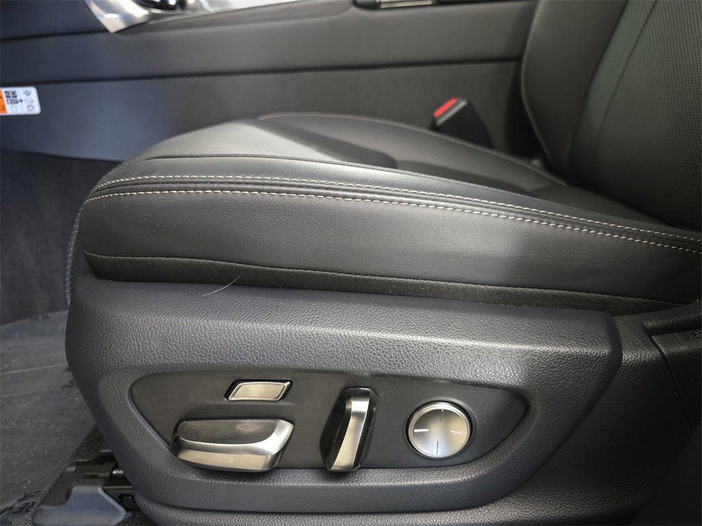 Certified 2025 Lexus LX 600 4WD w/ Luxury Package image 32