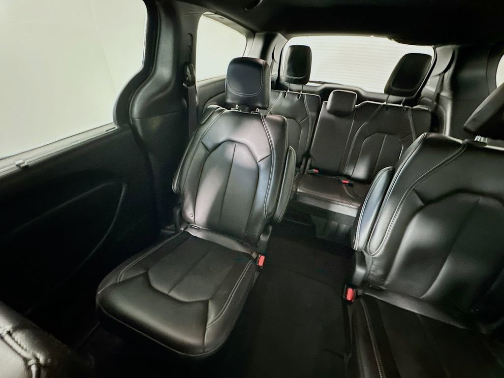 Used 2024 Chrysler Pacifica Touring-L w/ S Appearance Package FWD image 12