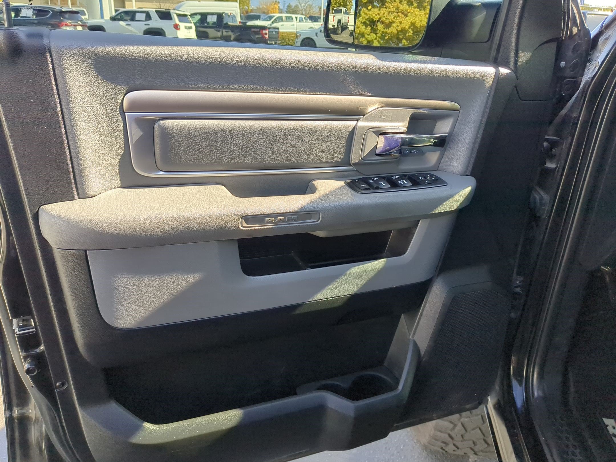 Used 2016 RAM 3500 SLT w/ Comfort Group AWD/4WD image 14