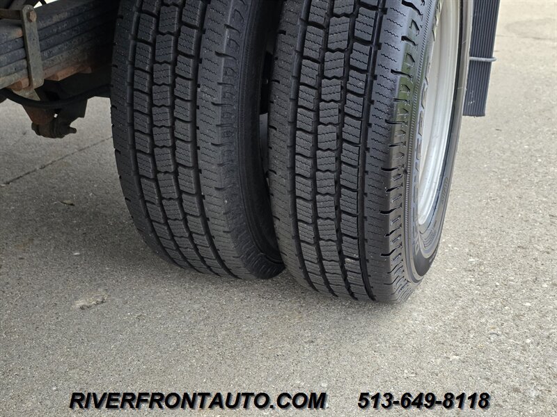 Used 2021 Chevrolet Express 3500 w/ Driver Convenience Package RWD image 17