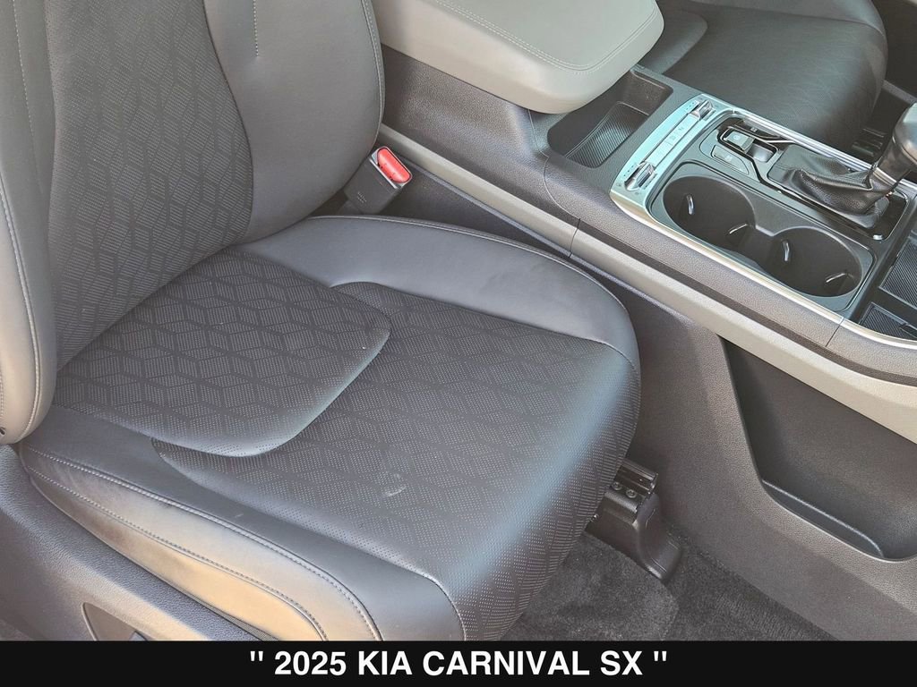 Used 2025 Kia Carnival SX FWD image 33