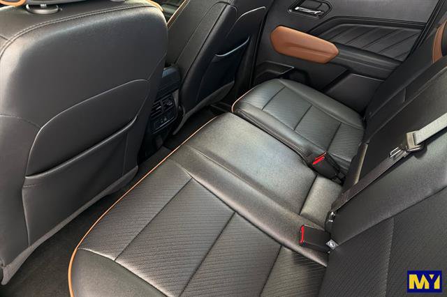 Certified 2024 GMC Canyon AT4 w/ AT4 Premium Package AWD/4WD image 14