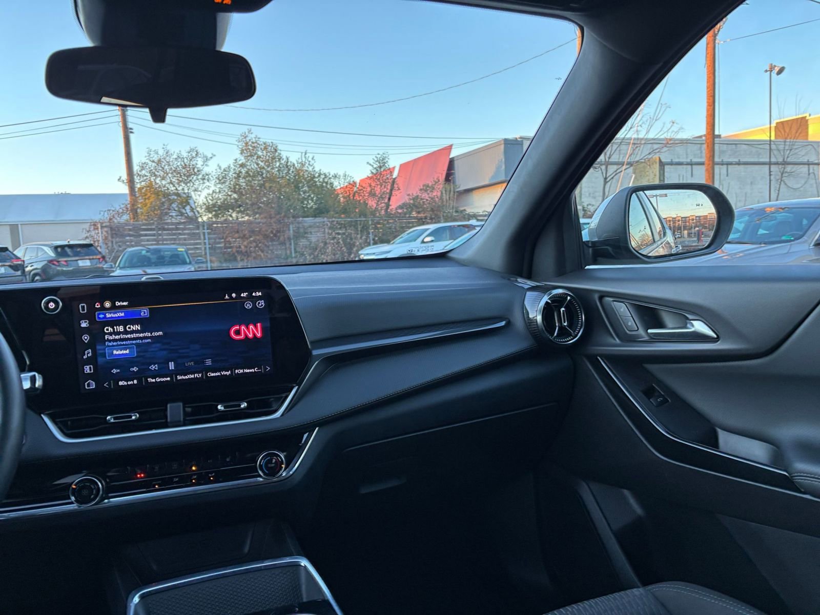 Used 2025 Chevrolet Equinox LT image 34